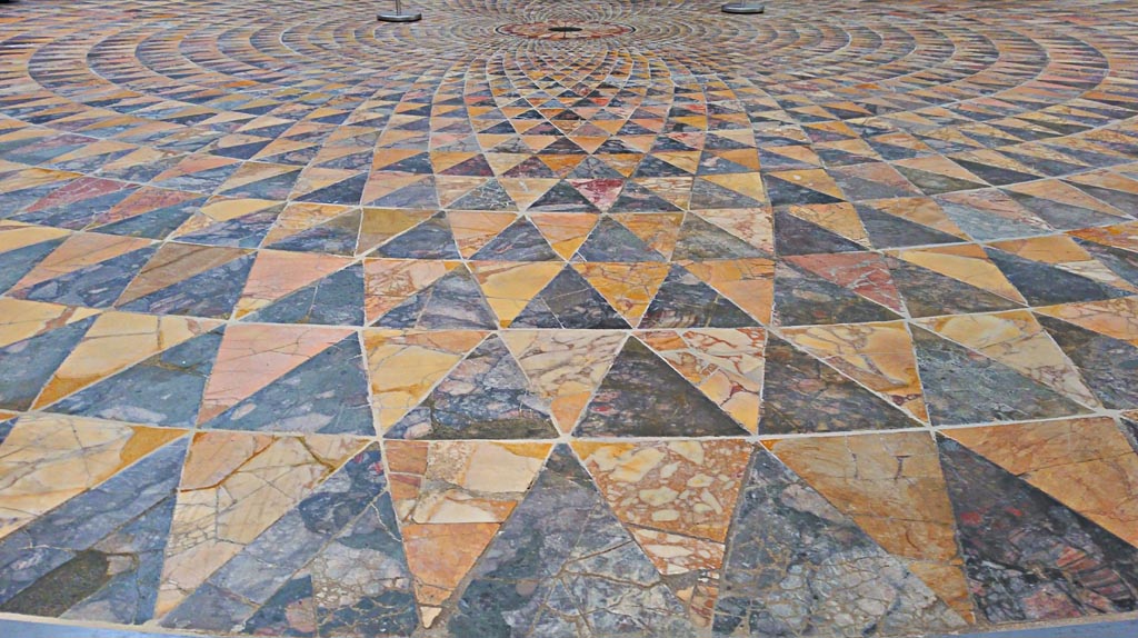 Villa dei Papiri, Herculaneum. July 2019.
Detail of polychrome mosaic floor, from the Belvedere. Photo courtesy of Giuseppe Ciaramella.